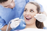 يوفر طب الأسنان عام الخدمات المتعلقة بصيانة عامة للصحة الفم وصحة الأسنان.